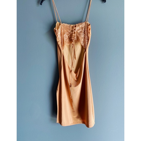 Peach dress - Picture 3 of 3